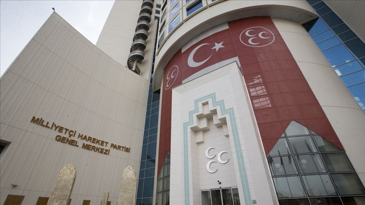 MHP'de 3 ilçe başkanlıkları kapatıldı