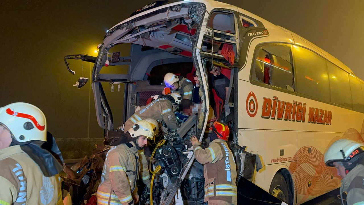 Kuzey Marmara Otoyolu'nda feci kaza: Yolcu otobüsüyle tır çarpıştı
