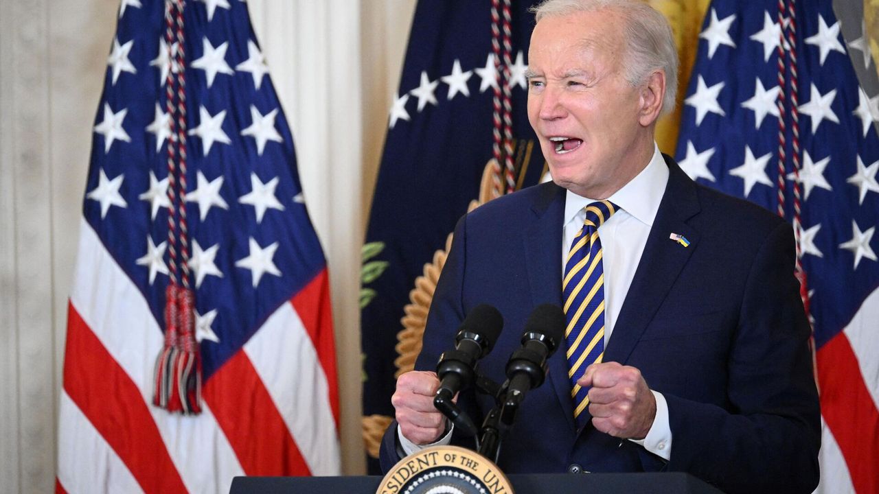 Biden'ın kravatıyla dalga geçti: 'Çaresiz durumda'