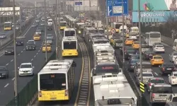 Metrobüste uyuşturucu hazırladılar: Sosyal medya ele verdi!