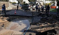 Bodrum'da patlama: Asfalt ortadan ikiye yarıldı