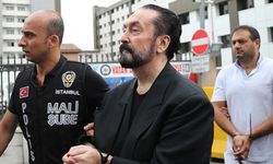 Cezaevindeki Adnan Oktar'ın yeni görüntüsü: 'Kedicik'lerinden yorum yağdı