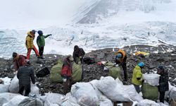 Everest Dağı 'açık tuvalete' dönüştü: Tuvalet torbaları kullanılacak