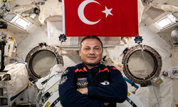 Astronot Gezeravcı dünyaya bağlandı: Özledim