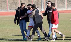 Hakemi darbeden futbolcu tutuklandı