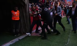Süper Lig maçında polisten emniyet şeridi