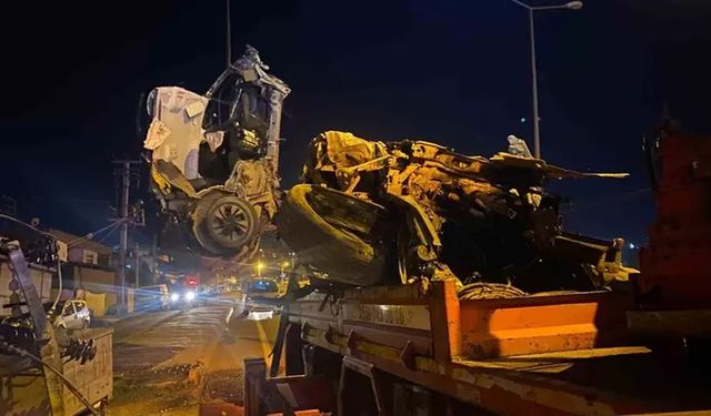 Diyarbakır’daki feci kaza: Araç hurdaya döndü