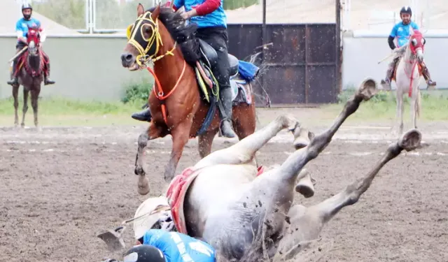Atıyla ölümden döndü: Ciritte olur böyle kazalar