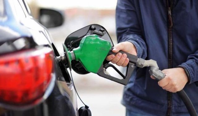 Akaryakıtta yeni zam: Motorin ve benzin fiyatları yükseldi