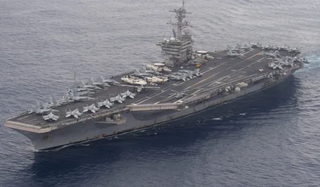 Amerikan uçak gemisi Güney Kore'ye demir attı