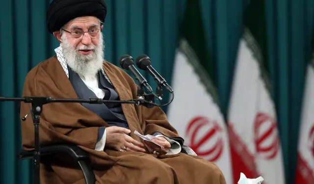 İran lideri Hamaney, cumhurbaşkanı adaylarından "düşmanı sevindirecek sözler" söylememelerini istedi
