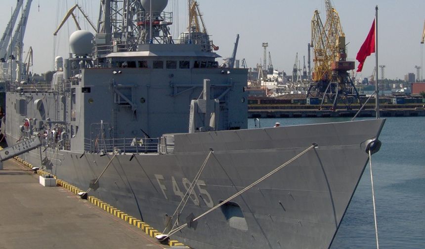 Türk mayın avlama gemileri, NATO görevi için Yunanistan'da