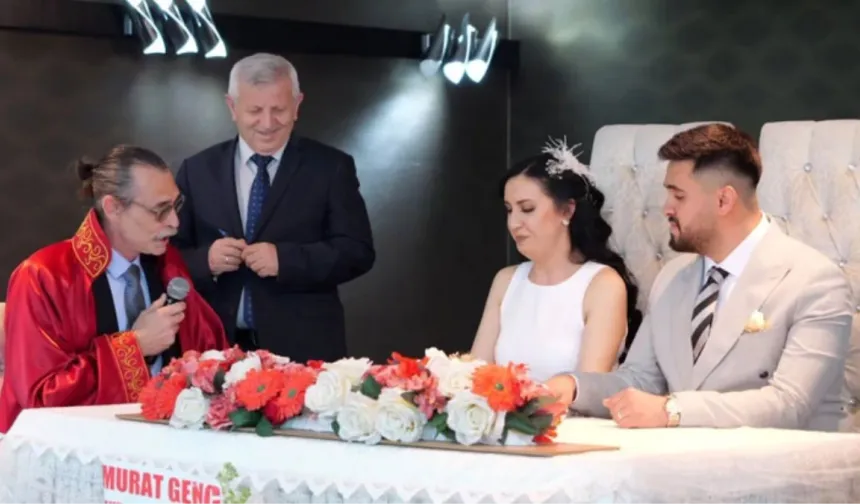 Ünlü oyuncu Erdal Beşikçioğlu ilk nikahını kıydı!