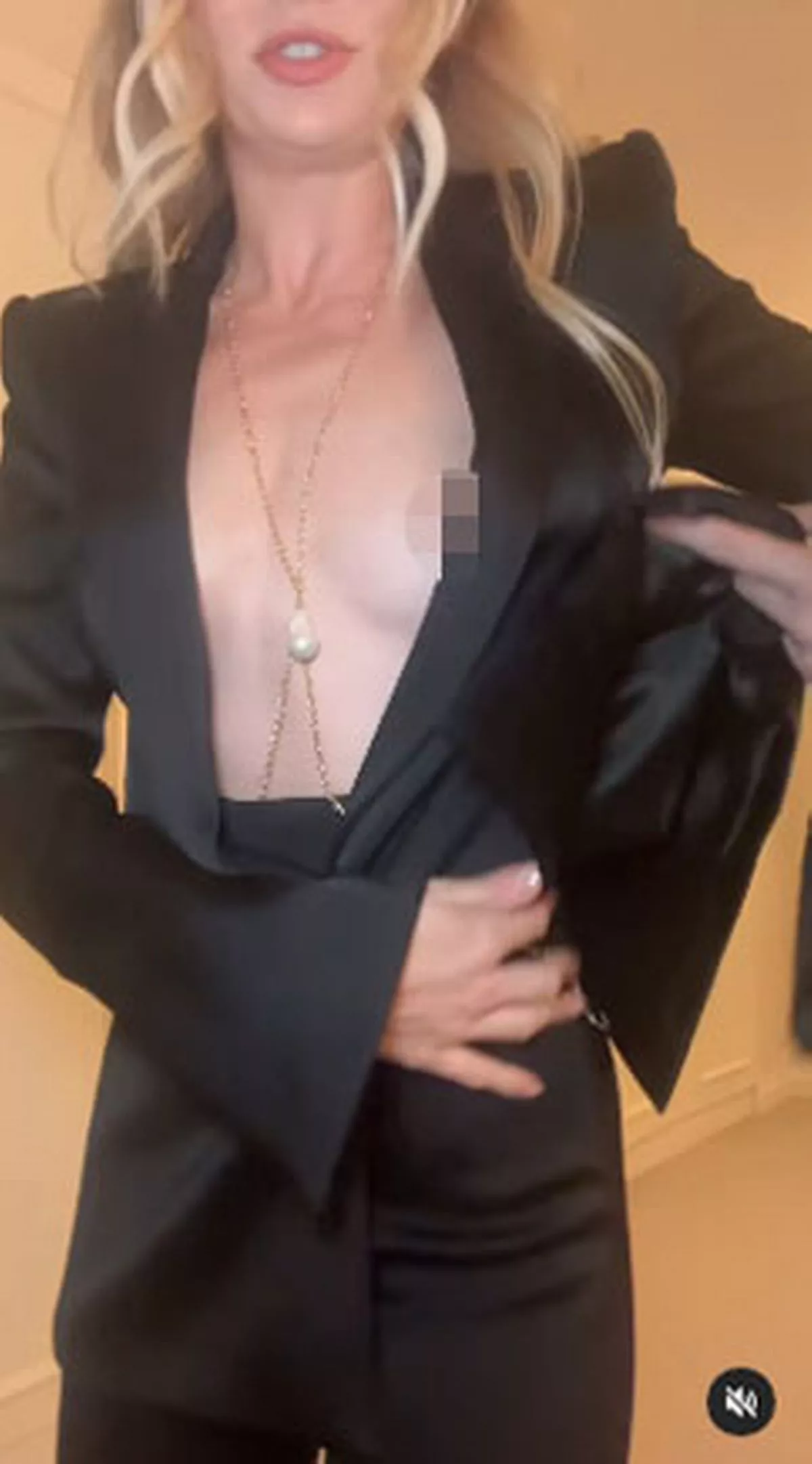 0_Im-A-Celebs-Georgia-Toffolo-accidentally-flashes-fans-as-boob-falls-out-of-blazer (1)