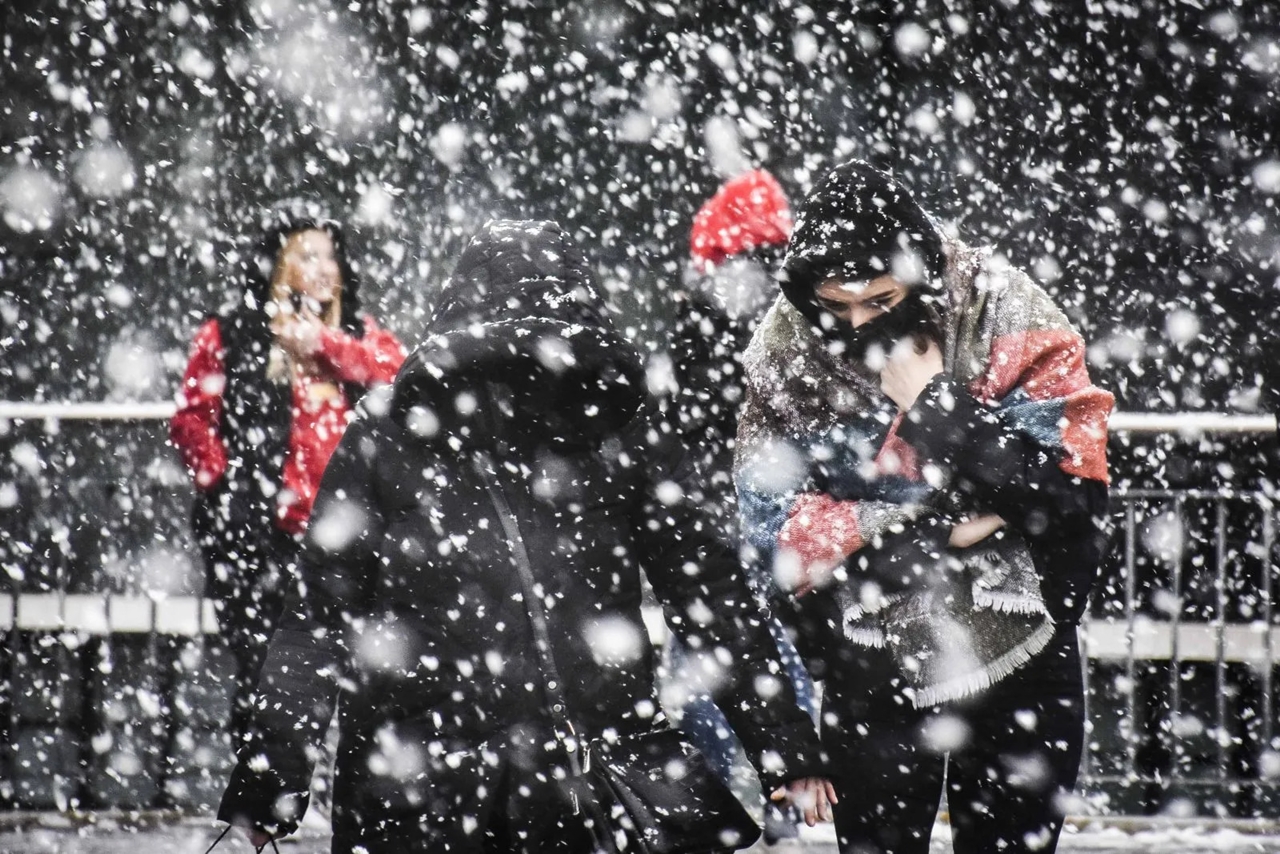 Kar yağışı şiddetlendi, Okullar tatil edildi