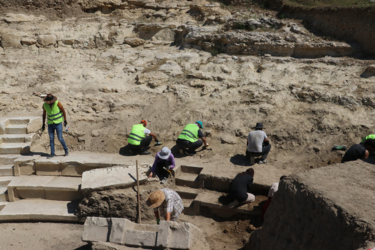 Pompeiopolis Antik Kenti'ndeki Roma Tiyatrosu Gün Yüzüne Çıkarıldı Siren Haber-1